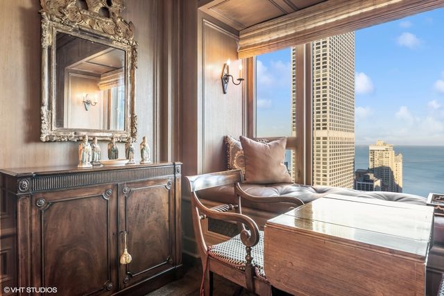 800 N MICHIGAN Avenue 3501, Chicago, IL 60611