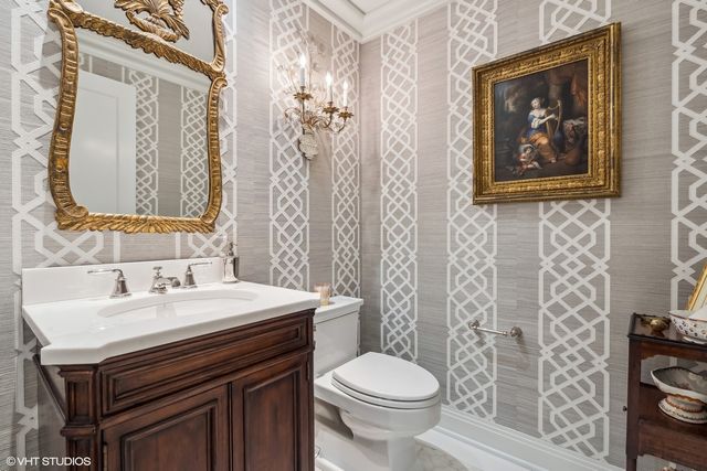 800 N MICHIGAN Avenue 3501, Chicago, IL 60611