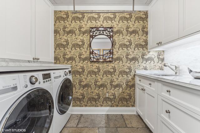 800 N MICHIGAN Avenue 3501, Chicago, IL 60611