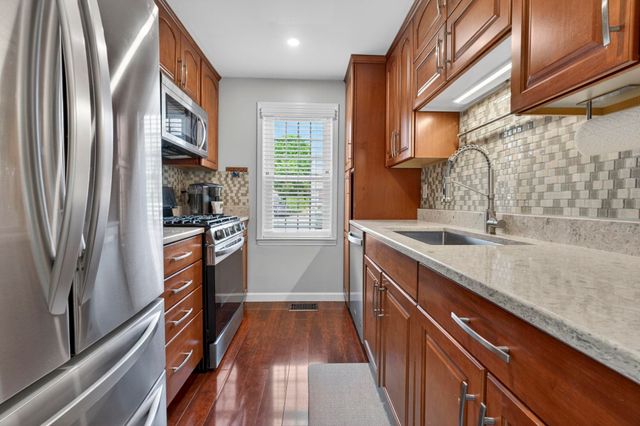 11 Sundown Drive D, Derry, NH 03038