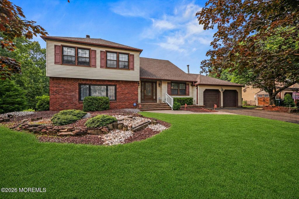 24 Cannonade Drive W, Marlboro, NJ 07726