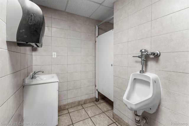 21350 Van Born Rd, Dearborn Heights, MI 48125