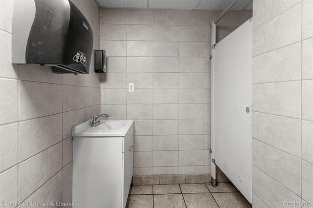 21350 Van Born Rd, Dearborn Heights, MI 48125