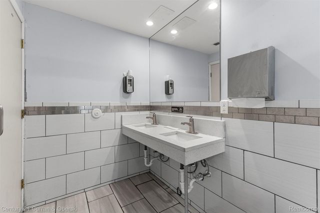 21350 Van Born Rd, Dearborn Heights, MI 48125