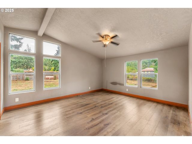 161 SOUTH Ave, Sutherlin, OR 97479