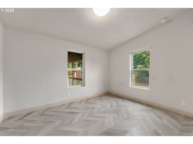 161 SOUTH Ave, Sutherlin, OR 97479