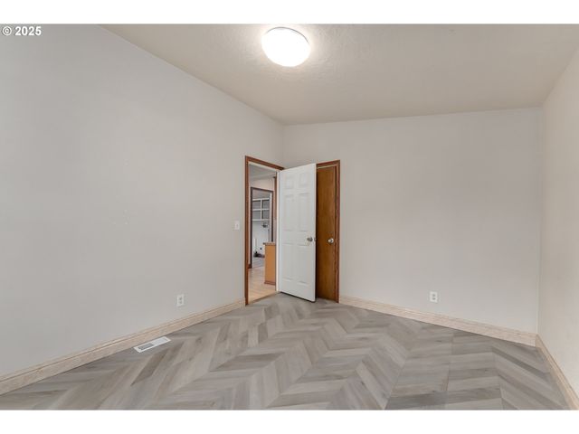 161 SOUTH Ave, Sutherlin, OR 97479