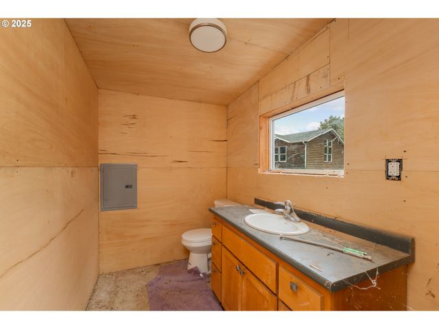 161 SOUTH Ave, Sutherlin, OR 97479