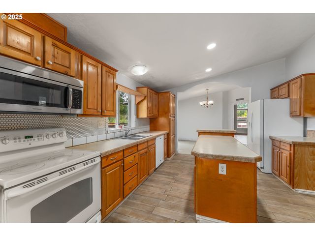 161 SOUTH Ave, Sutherlin, OR 97479