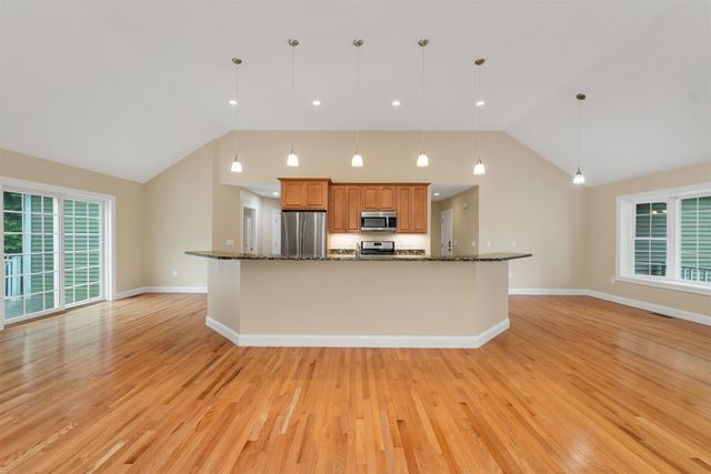 10 Zoe Lane, Newton, NH 03858