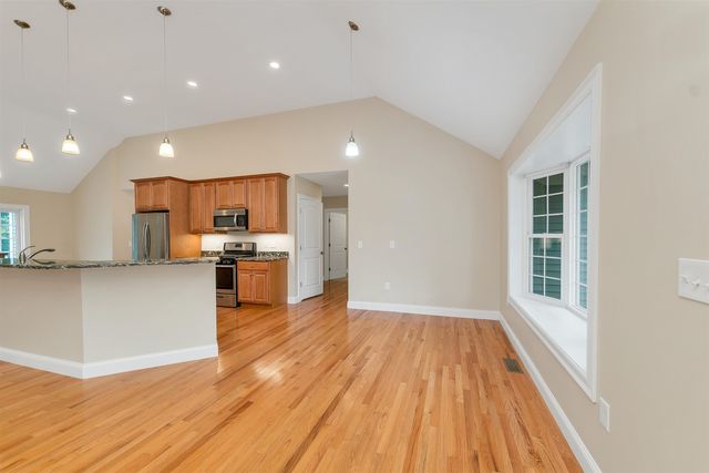 10 Zoe Lane, Newton, NH 03858