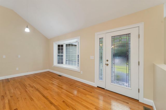 10 Zoe Lane, Newton, NH 03858