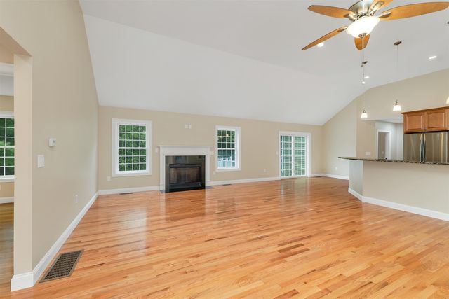 10 Zoe Lane, Newton, NH 03858