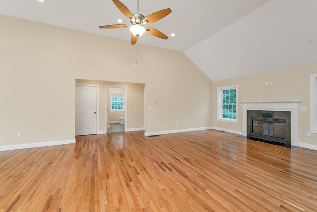 10 Zoe Lane, Newton, NH 03858