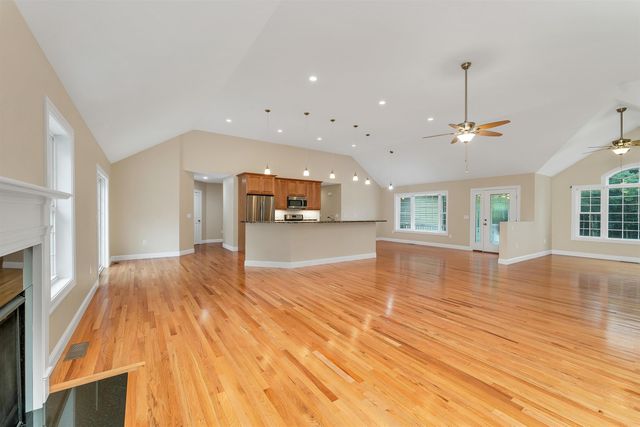 10 Zoe Lane, Newton, NH 03858
