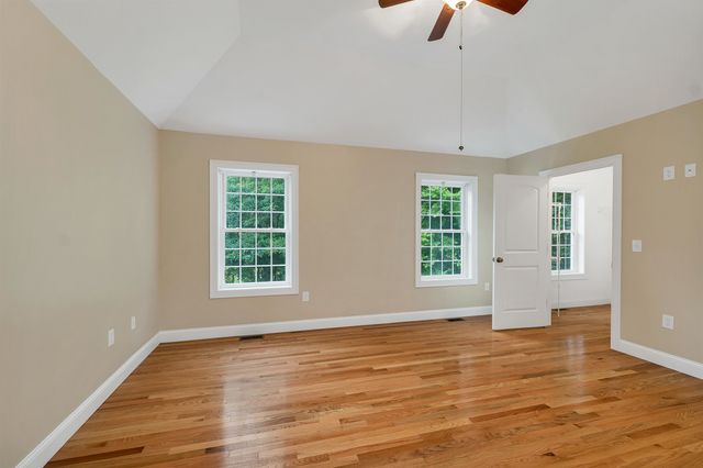 10 Zoe Lane, Newton, NH 03858