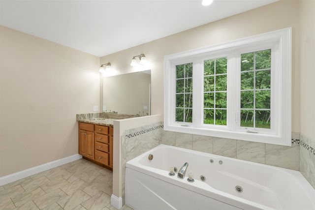 10 Zoe Lane, Newton, NH 03858