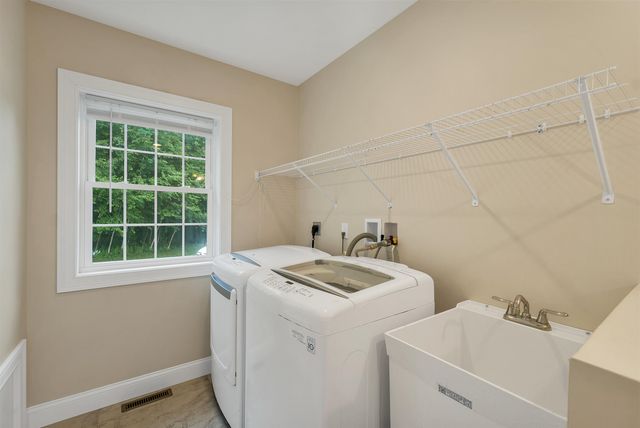 10 Zoe Lane, Newton, NH 03858