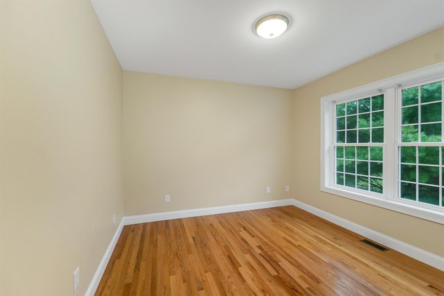 10 Zoe Lane, Newton, NH 03858