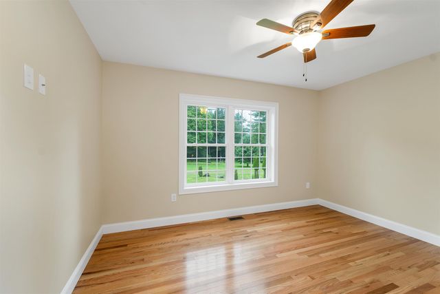 10 Zoe Lane, Newton, NH 03858