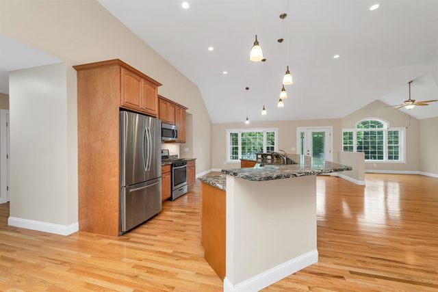 10 Zoe Lane, Newton, NH 03858