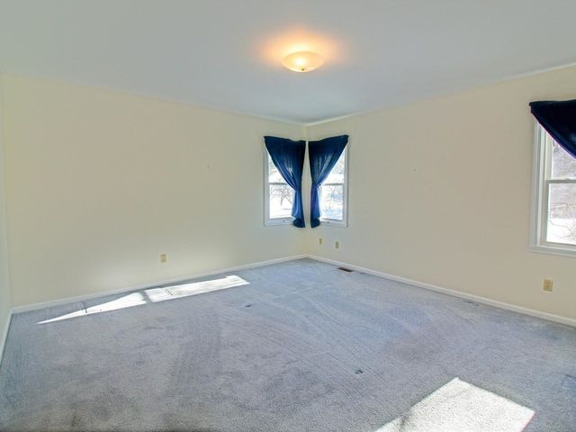 11 Walnut Lane, Essex Junction, VT 05452