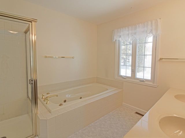 11 Walnut Lane, Essex Junction, VT 05452