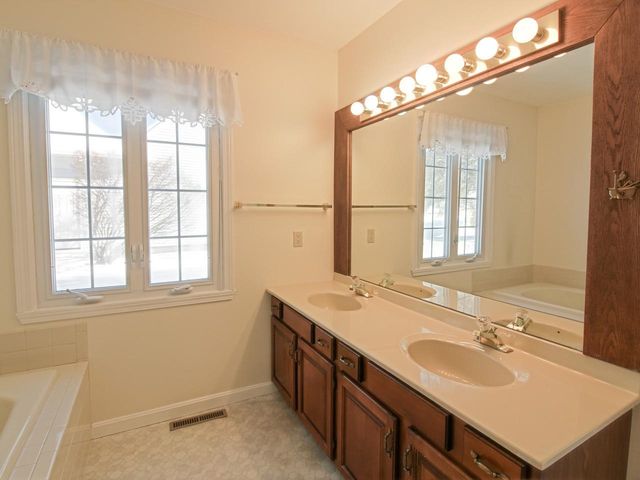 11 Walnut Lane, Essex Junction, VT 05452