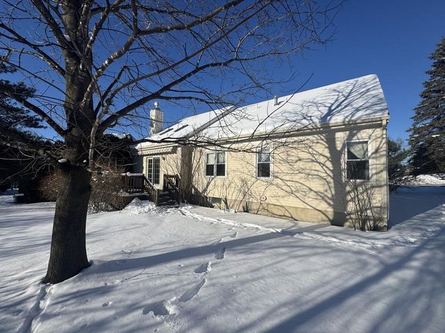 11 Walnut Lane, Essex Junction, VT 05452