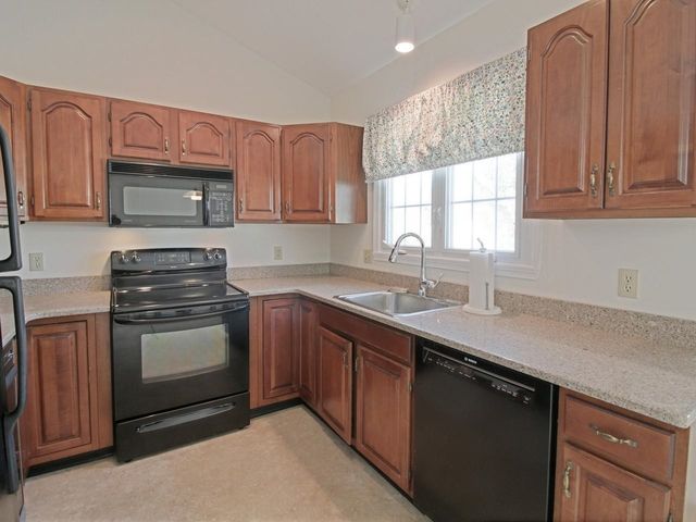 11 Walnut Lane, Essex Junction, VT 05452