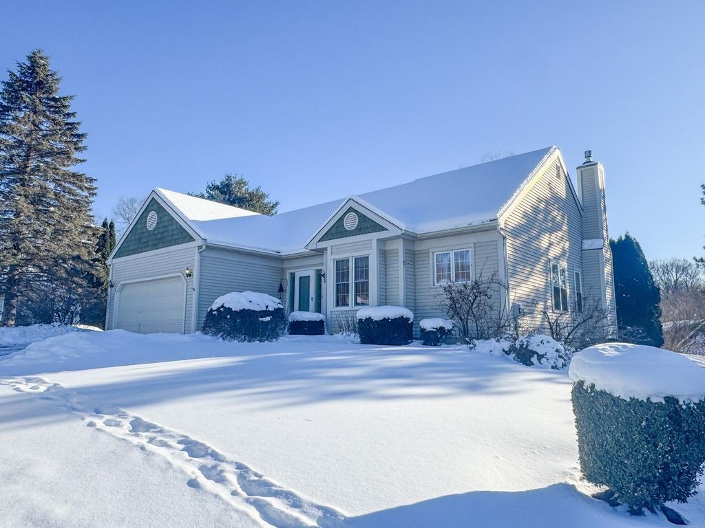 11 Walnut Lane, Essex Junction, VT 05452