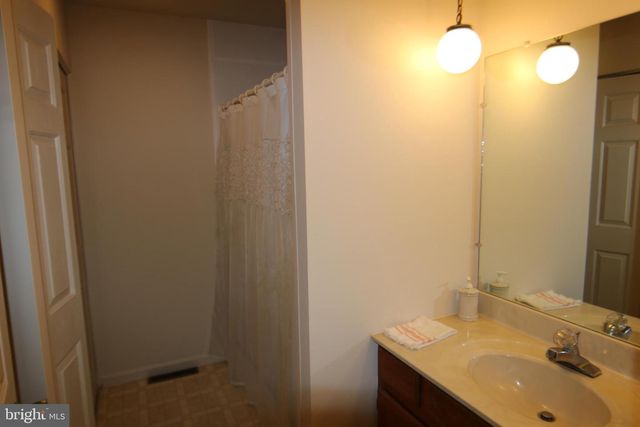 1370 WOODRIDGE DR, Middletown, PA 17057