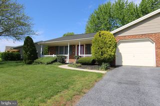 1370 WOODRIDGE DR, Middletown, PA 17057