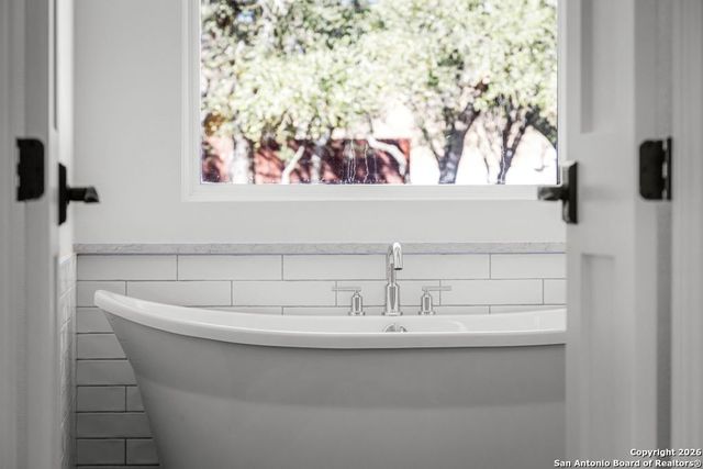 2026 Granada, New Braunfels, TX 78132