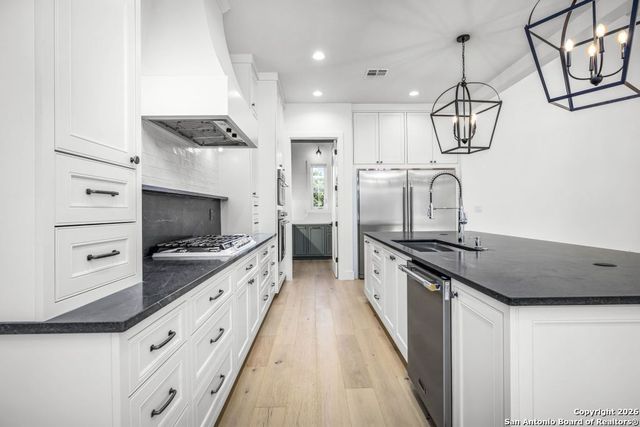 2026 Granada, New Braunfels, TX 78132