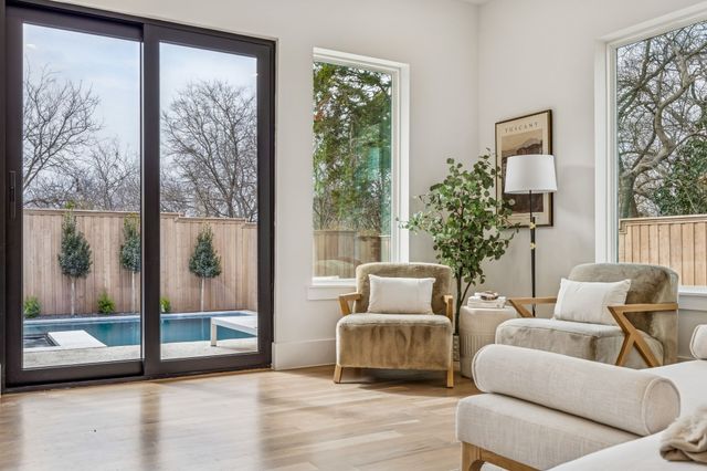 1811 Bermuda Street, Dallas, TX 75214