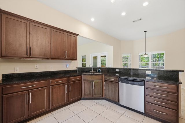 6556 Lansford Street, Navarre, FL 32566
