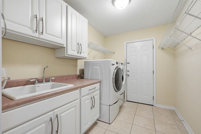 6556 Lansford Street, Navarre, FL 32566
