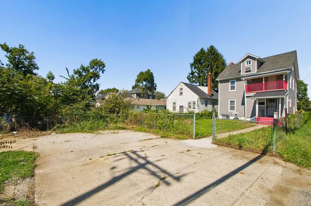 1677 Genessee Avenue, Columbus, OH 43211