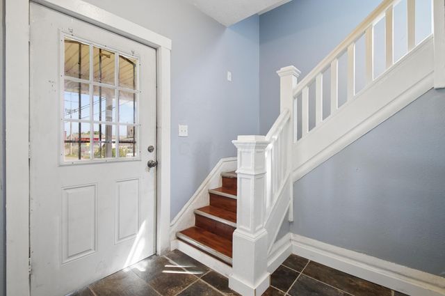 1677 Genessee Avenue, Columbus, OH 43211