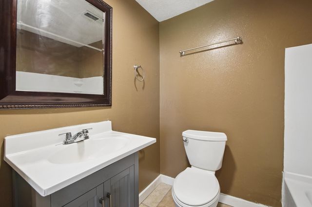 1677 Genessee Avenue, Columbus, OH 43211