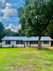 1117 10th Avenue, Graceville, FL 32440