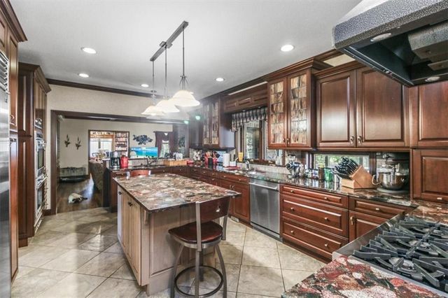 4900 Whitney Drive, Independence, MO 64055