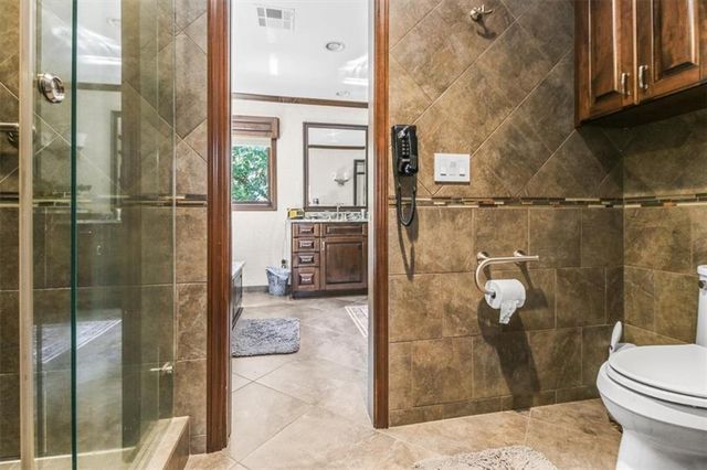 4900 Whitney Drive, Independence, MO 64055