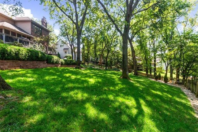 4900 Whitney Drive, Independence, MO 64055