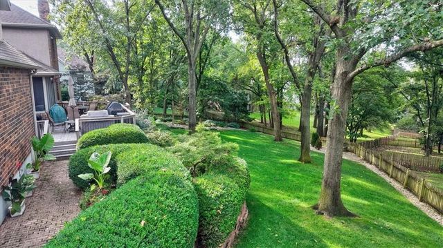 4900 Whitney Drive, Independence, MO 64055