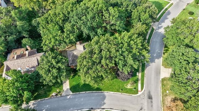 4900 Whitney Drive, Independence, MO 64055