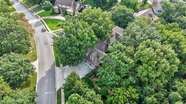 4900 Whitney Drive, Independence, MO 64055