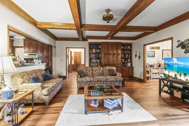 4900 Whitney Drive, Independence, MO 64055