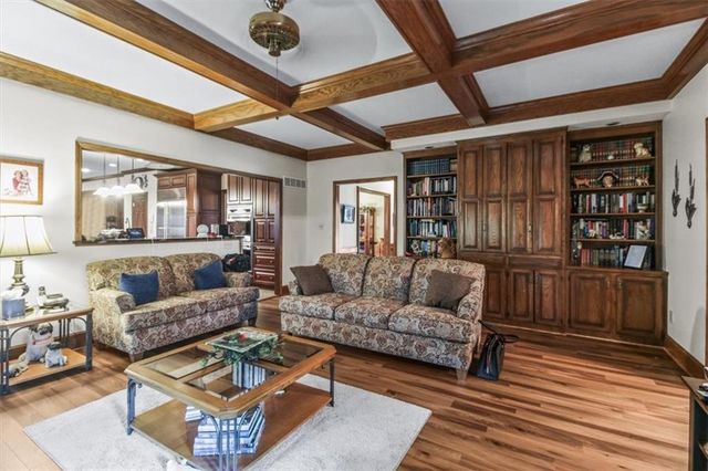 4900 Whitney Drive, Independence, MO 64055